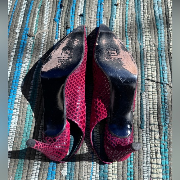 90s Vintage Stuart Weitzman Cherry Red Pointed Toe Stilettos Sz  8N - Picture 4 of 7